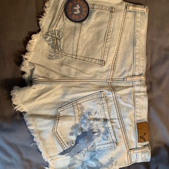 American Eagle High-Waisted Shorts - Picture 2 of 4